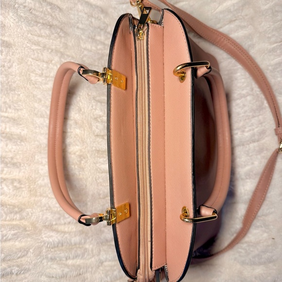 đ 2 Pink Bow Crossbody Handbags | Minimalist | Everyday Purses Great Condition! - Picture 4 of 9